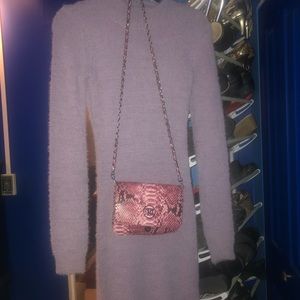 Light sweater dress with cute purse